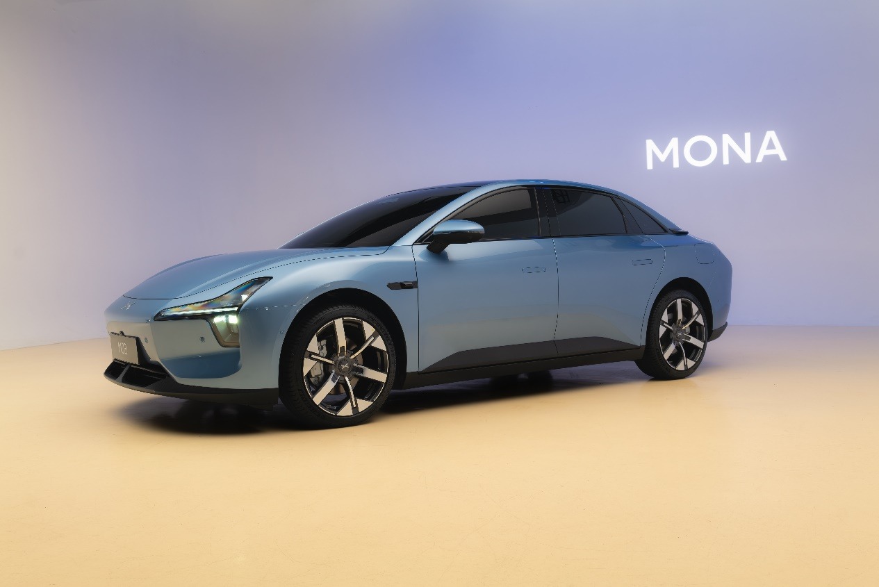 小鹏MONA M03外形发布，这可能是15万级别最强AI纯电轿跑