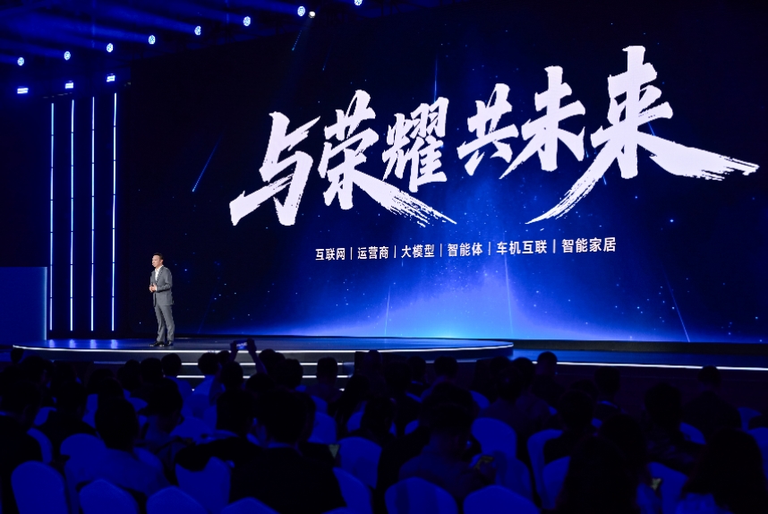 定义AI OS新范式：荣耀MagicOS 10以“五维进化”开启自进化时代