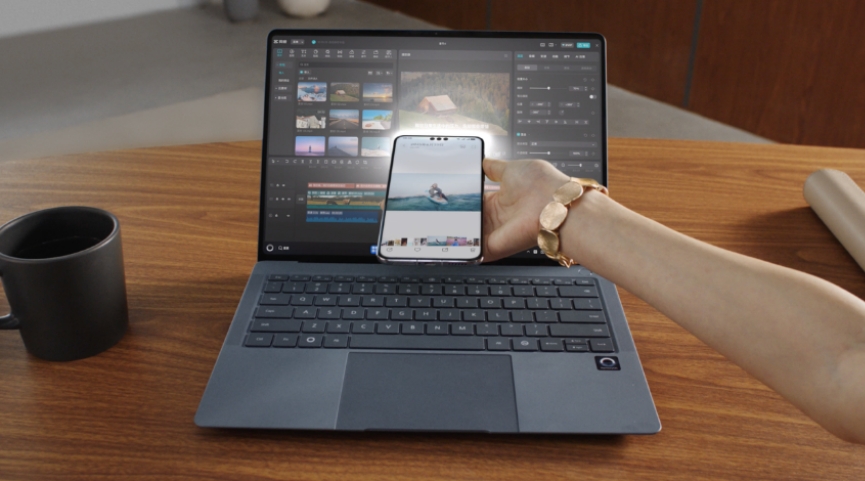 颠覆传统数据传输方式 HarmonyOS 6碰一碰让鸿蒙电脑体验再升级