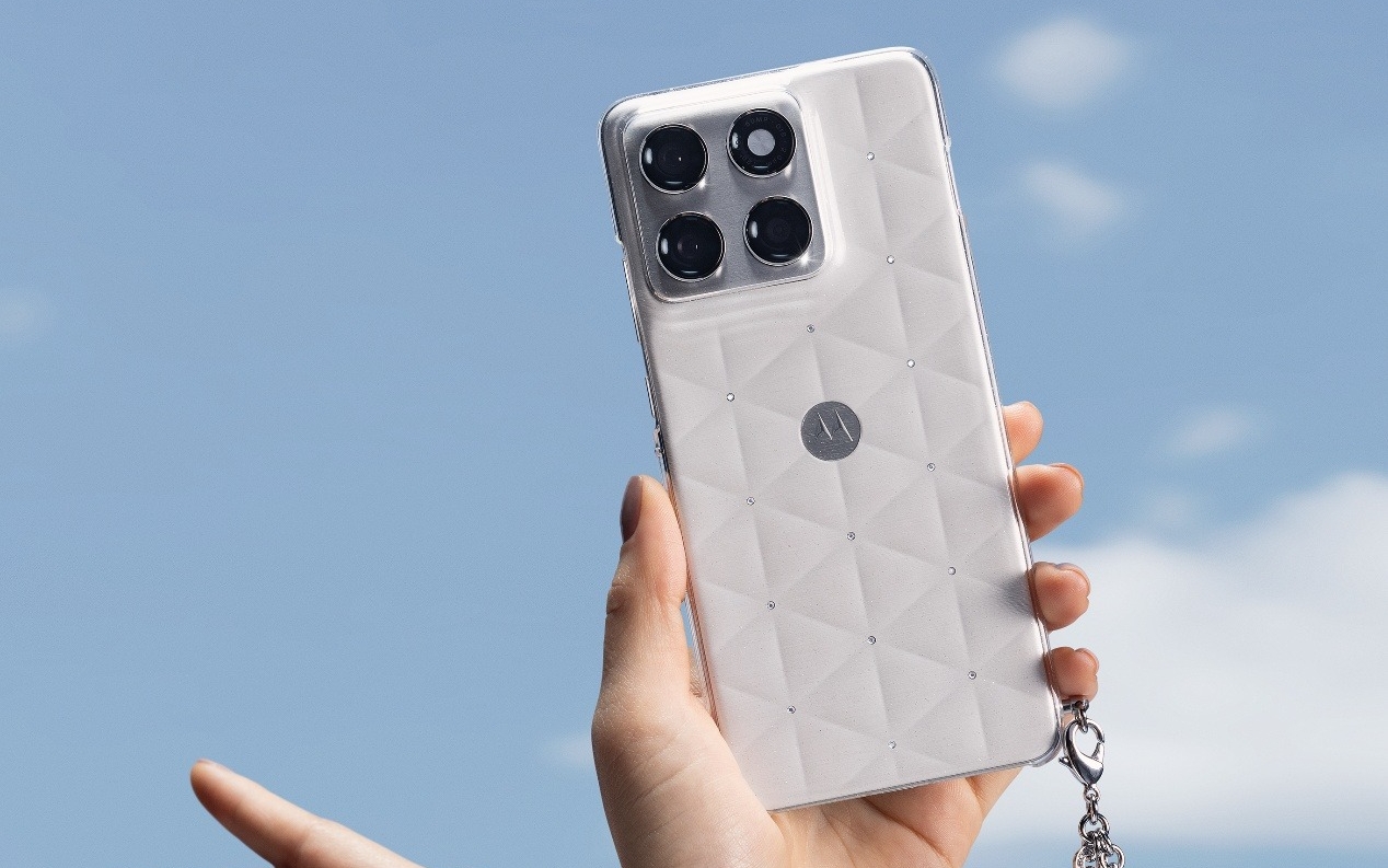 潘通官宣2026年度代表色，联想moto X70 Air云上舞白冰钻限定版公布