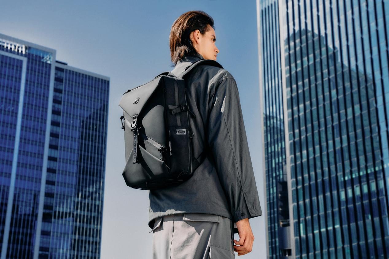 潮力上肩，型动全场，ROG神射手系列背包新品正式发布