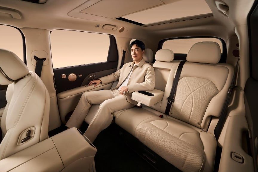 24.98 万起售 智己 LS8 杀入 30 万内市场 满配旗舰改写大型 SUV 格局